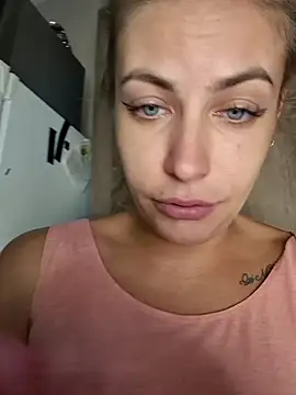 Snapshot of Keli_Jessi chatting on October 19, 2025, 6:19 pm Keli Jessi online show from October 19, 2025, 6:19 pm