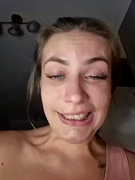 Snapshot of Keli_Jessi chatting on November 21, 2025, 7:23 pm Keli Jessi online show from November 21, 2025, 7:23 pm