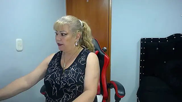 Snapshot of Ursulawhite69 chatting on April 24, 2026, 12:35 am Ursulawhite69 online show from April 24, 2026, 12:35 am