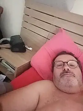 Snapshot of mike9473 chatting on October 11, 2025, 8:13 am mike9473 online show from October 11, 2025, 8:13 am