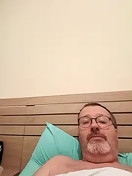 Snapshot of mike9473 chatting on November 11, 2025, 8:53 pm mike9473 online show from November 11, 2025, 8:53 pm