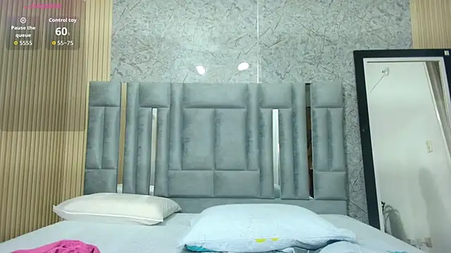 veronicaroose  online show from February 25, 2026, 12:48 pm