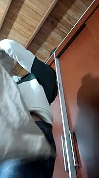 LunaZambrano online show from February 5, 2025, 2:19 am