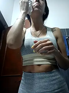 LunaZambrano online show from February 6, 2025, 4:31 am