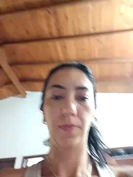 LunaZambrano online show from February 6, 2025, 2:58 pm