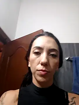 LunaZambrano online show from February 12, 2025, 5:58 pm