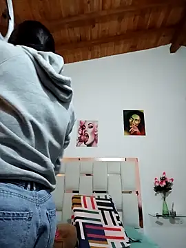 LunaZambrano online show from February 21, 2025, 3:21 pm