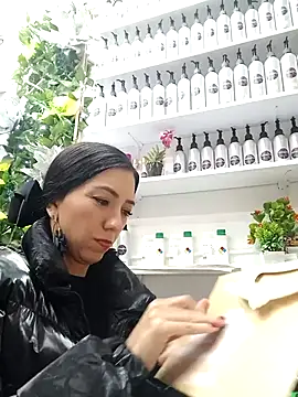 LunaZambrano online show from March 6, 2025, 11:31 pm