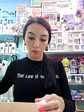 LunaZambrano online show from October 28, 2025, 5:48 pm