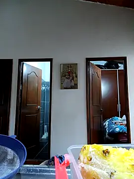 LunaZambrano online show from October 30, 2025, 2:40 pm