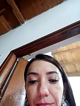 LunaZambrano online show from December 17, 2025, 4:18 am