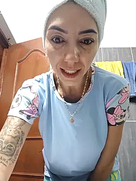 LunaZambrano online show from February 6, 2026, 1:03 pm