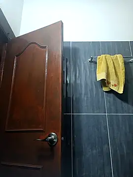 LunaZambrano online show from March 5, 2026, 1:18 pm