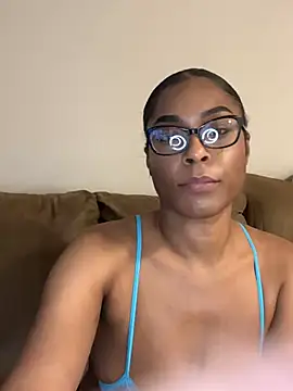 Snapshot of CandyLuxxxx chatting on December 14, 2024, 8:29 pm CandyLuxxxx online show from December 14, 2024, 8:29 pm