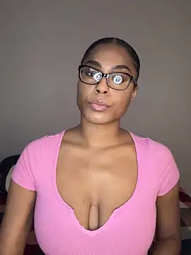 Snapshot of CandyLuxxxx chatting on December 20, 2024, 11:37 pm CandyLuxxxx online show from December 20, 2024, 11:37 pm