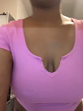 Snapshot of CandyLuxxxx chatting on December 28, 2024, 12:36 am CandyLuxxxx online show from December 28, 2024, 12:36 am