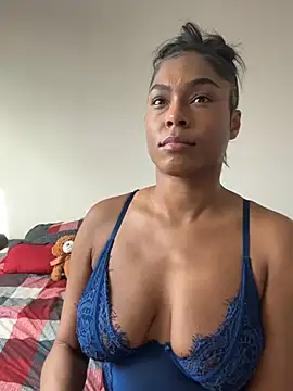 Snapshot of CandyLuxxxx chatting on January 7, 2025, 5:09 pm CandyLuxxxx online show from January 7, 2025, 5:09 pm
