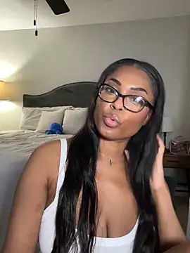 Snapshot of CandyLuxxxx chatting on January 31, 2025, 11:24 am CandyLuxxxx online show from January 31, 2025, 11:24 am