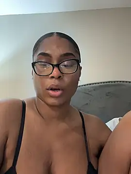Snapshot of CandyLuxxxx chatting on March 22, 2025, 12:25 pm CandyLuxxxx online show from March 22, 2025, 12:25 pm