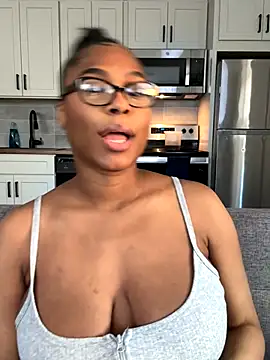 Snapshot of CandyLuxxxx chatting on September 16, 2025, 7:37 pm CandyLuxxxx online show from September 16, 2025, 7:37 pm