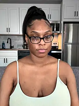 Snapshot of CandyLuxxxx chatting on September 18, 2025, 8:00 pm CandyLuxxxx online show from September 18, 2025, 8:00 pm