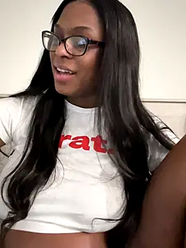 Snapshot of CandyLuxxxx chatting on October 5, 2025, 10:57 am CandyLuxxxx online show from October 5, 2025, 10:57 am
