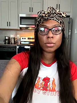 Snapshot of CandyLuxxxx chatting on October 15, 2025, 11:16 pm CandyLuxxxx online show from October 15, 2025, 11:16 pm