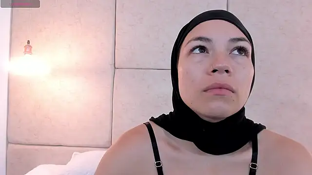 aisha vs online show from December 22, 2025, 12:35 pm