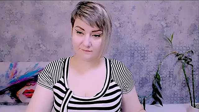 Djullia online show from November 23, 2025, 5:07 am