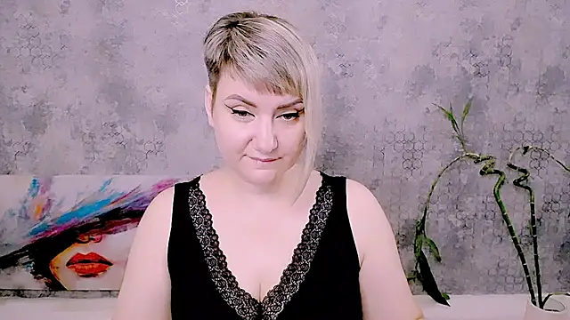 Snapshot of Djullia chatting on July 4, 2026, 5:13 am Djullia online show from July 4, 2026, 5:13 am