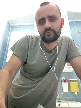 Snapshot of Govora chatting on February 17, 2025, 8:47 pm Govora online show from February 17, 2025, 8:47 pm