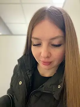 KrisMagnoly online show from October 22, 2025, 4:40 pm