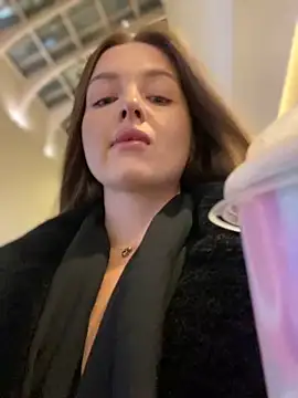 KrisMagnoly online show from November 8, 2025, 4:40 pm