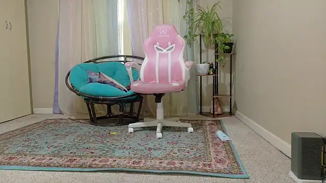 Emihaze online show from March 28, 2026, 4:17 pm