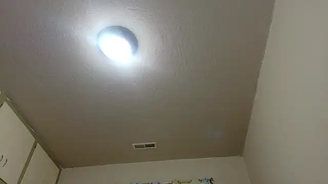 Emihaze online show from April 18, 2026, 7:07 pm