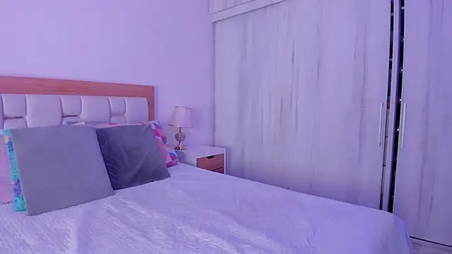 Snapshot of mia_hank chatting on October 26, 2025, 12:00 pm mia hank online show from October 26, 2025, 12:00 pm