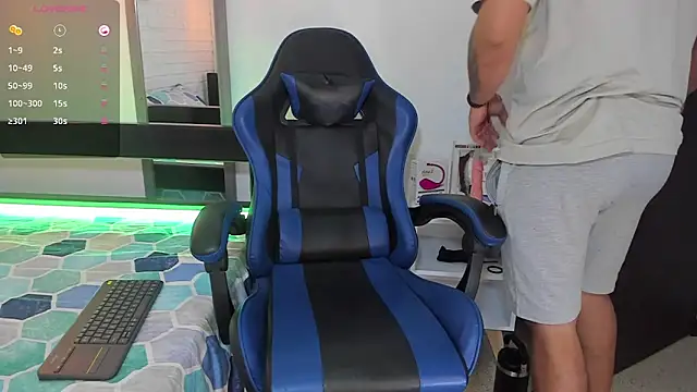 DaviidEvans  online show from October 4, 2025, 1:20 pm