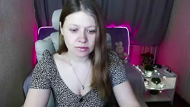 alekasamui online show from February 18, 2025, 12:04 am