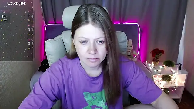 alekasamui online show from March 17, 2025, 4:40 am