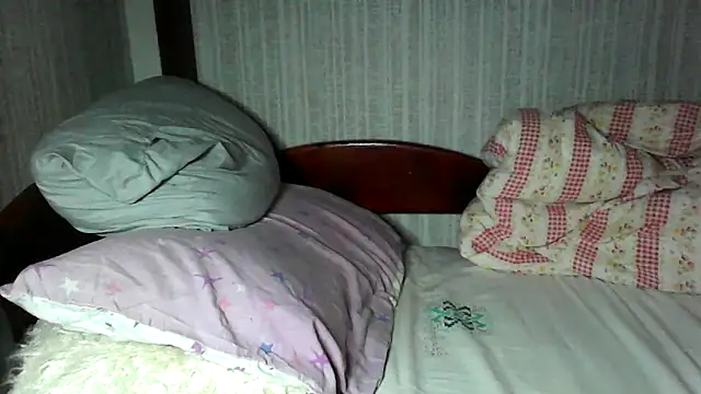 Alma Evelynne online show from December 2, 2025, 11:00 pm