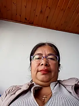 Snapshot of __valentina18 chatting on December 18, 2024, 1:02 pm valentina18 online show from December 18, 2024, 1:02 pm