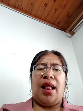 Snapshot of __valentina18 chatting on December 29, 2024, 1:17 pm valentina18 online show from December 29, 2024, 1:17 pm