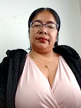 Snapshot of __valentina18 chatting on February 17, 2025, 1:10 pm valentina18 online show from February 17, 2025, 1:10 pm