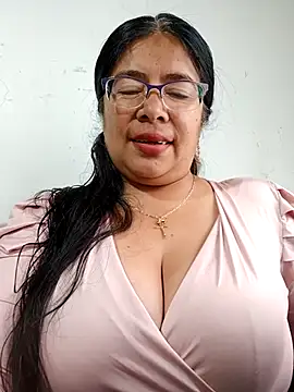Snapshot of __valentina18 chatting on February 23, 2025, 1:21 pm valentina18 online show from February 23, 2025, 1:21 pm