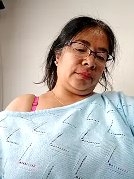 Snapshot of __valentina18 chatting on March 5, 2025, 8:32 pm valentina18 online show from March 5, 2025, 8:32 pm
