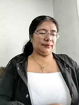   valentina18 online show from October 27, 2025, 1:04 pm