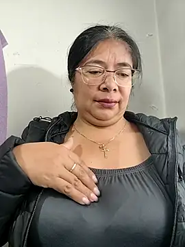   valentina18 online show from January 13, 2026, 1:16 pm