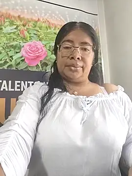   valentina18 online show from April 7, 2026, 1:22 pm