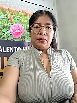   valentina18 online show from April 25, 2026, 8:28 pm