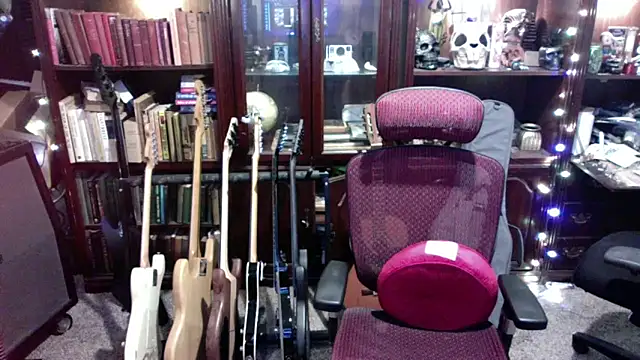 BeardedBear999 online show from September 16, 2025, 2:51 pm